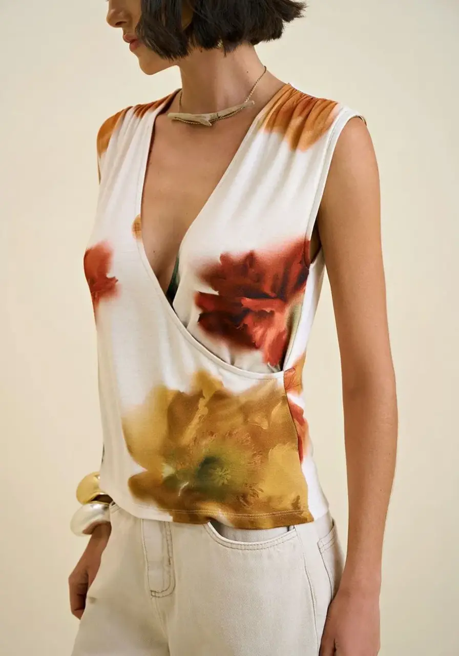 Blusa Decote V sem Manga Estampada Morena Rosa 