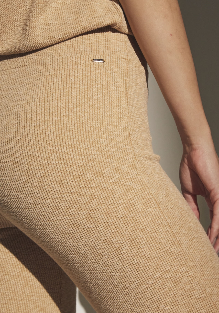 Calça Canelada Reta Bege Honey Bee Sommer