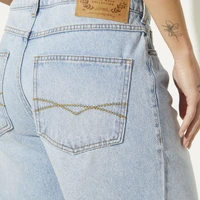 Bermuda Jeans Barra Desfiada Sommer - imagem 2