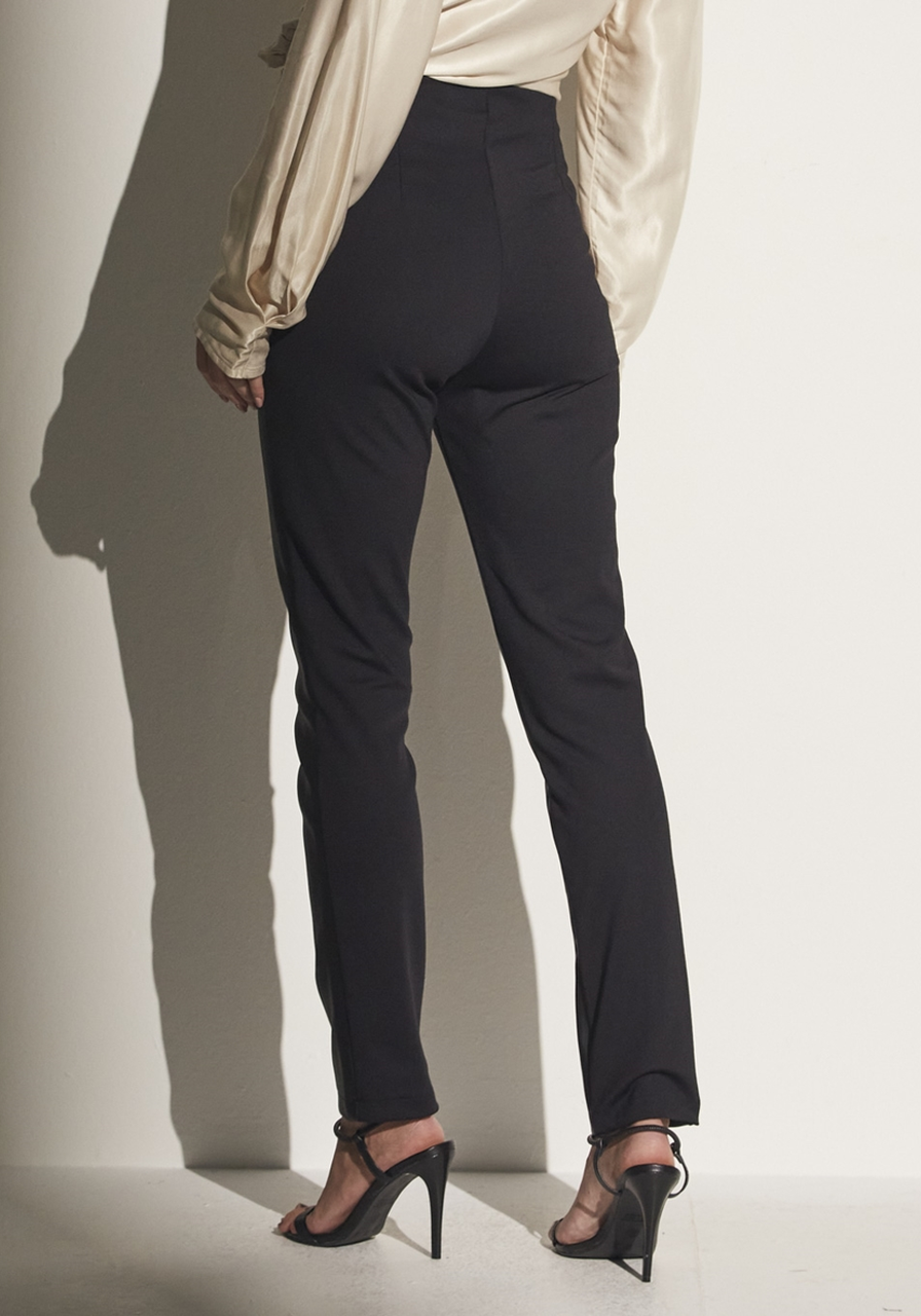 Calça Reta Com Couro Sintético