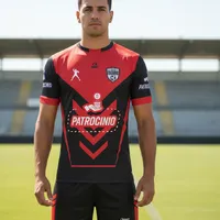 Uniforme de Futebol Preto e Vermelho Linha Flecha | Hiper Sports - imagem 1
