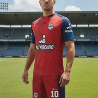 Uniforme de Futebol Vermelho e Marinho Linha Pulso | Hiper Sports - imagem 1