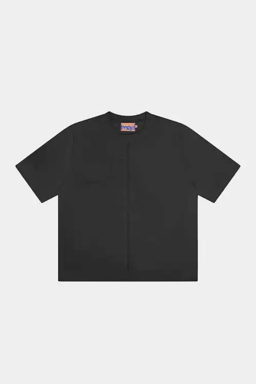 Camiseta Mad Enlatados Portal Bordado (Black)