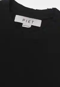 Camiseta PIET F.C Knitted Sleeve Vintage Black – Estilo Retrô da Farmers League - imagem 4