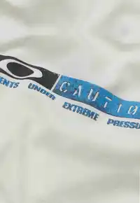 Camiseta PIET x Oakley Caution Bone White – Estampa Técnica e Puídos - imagem 3