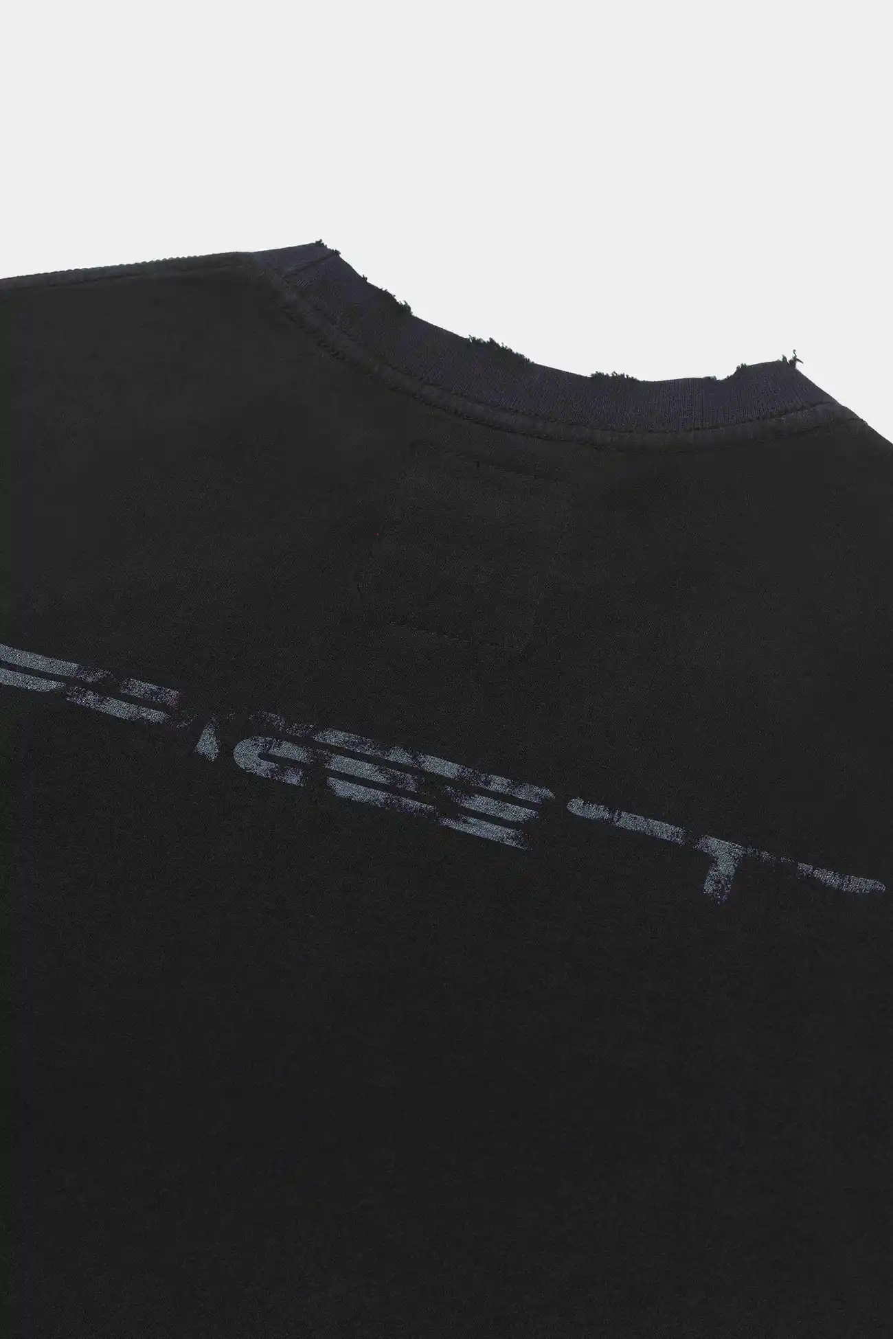 Camiseta PIET x Oakley Caution Vintage Black – Algodão 180GSM com Puídos - imagem 4