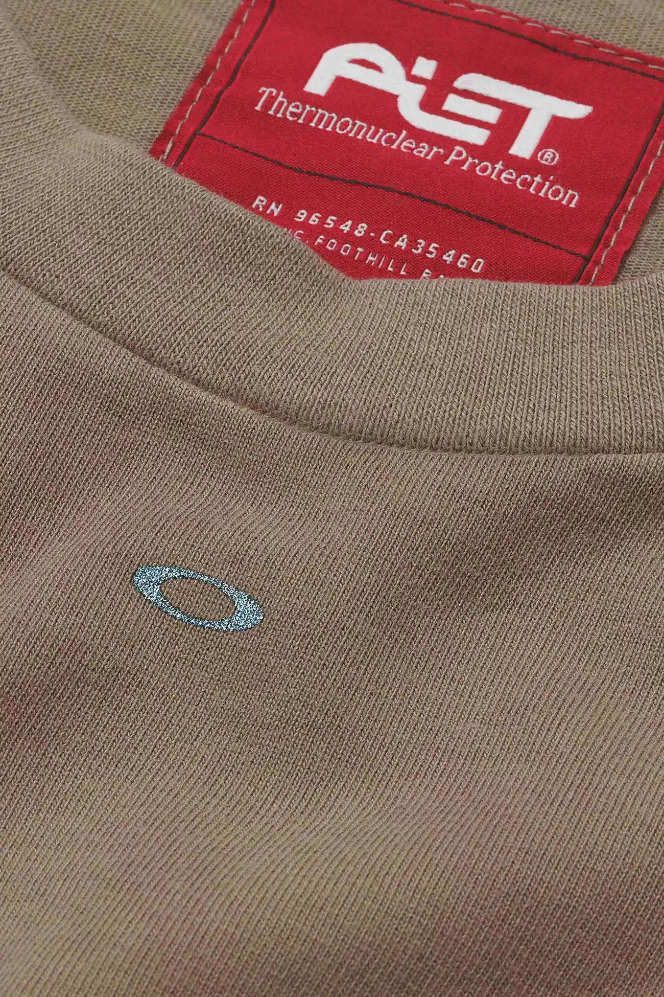 Camiseta PIET x Oakley Foil Nano Logo Dark Tan – 100% Algodão 270GSM - imagem 3