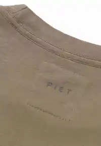 Camiseta PIET x Oakley Foil Nano Logo Dark Tan – 100% Algodão 270GSM - imagem 4