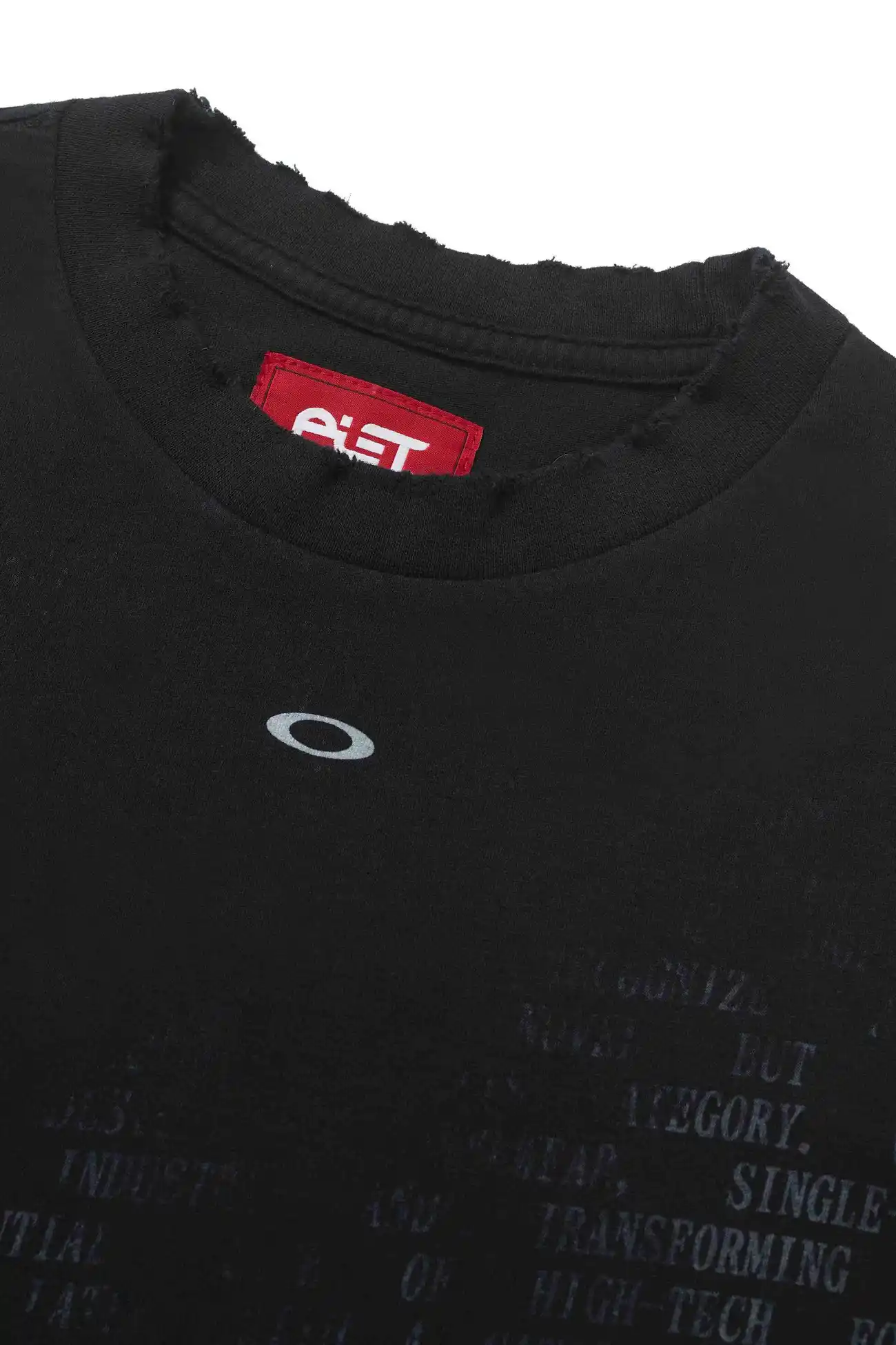 Camiseta PIET x Oakley Manifest Vintage Black – 100% Algodão com Puídos - imagem 3