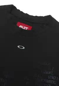 Camiseta PIET x Oakley Manifest Vintage Black – 100% Algodão com Puídos - imagem 3