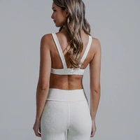 Conjunto Holi Cloud — Top Triângulo + Legging Cintura V — Off White - imagem 3