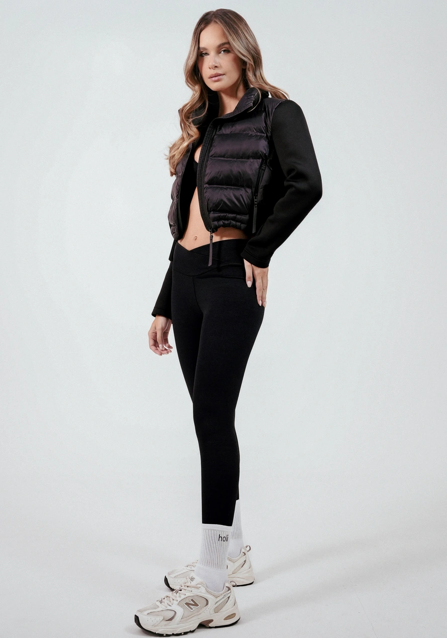 Conjunto Essential Preto — Top Triângulo + Legging V Cintura Cruzada