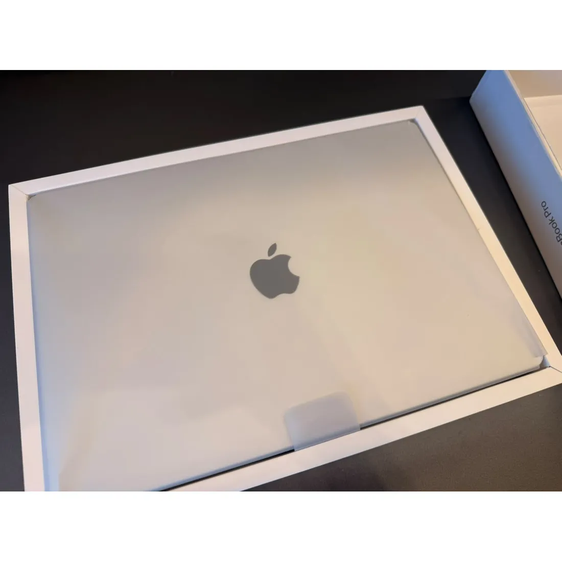 [ Caixa Aberta ] MacBook Pro M5-Pro 16" 24GB 1TB SSD - Prata