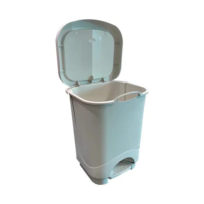 Lixeira com Pedal Lar Plásticos | Higiene e Design para Seu Lar