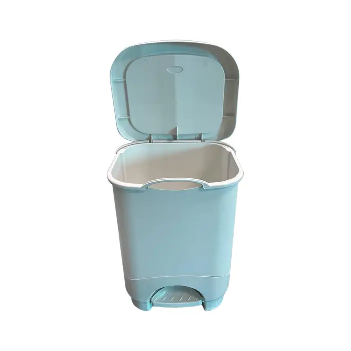 Lixeira com Pedal Lar Plásticos | Higiene e Design para Seu Lar