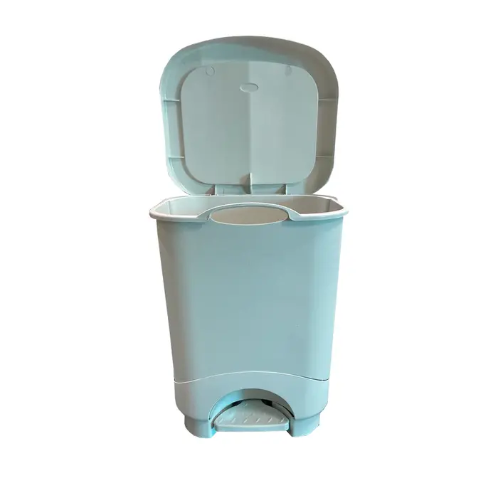 Lixeira com Pedal Lar Plásticos | Higiene e Design para Seu Lar
