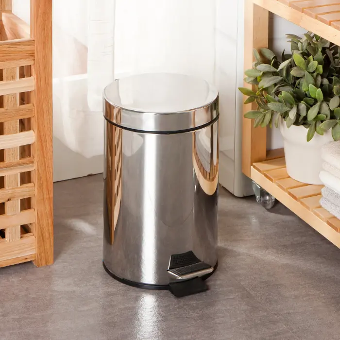Lixeira Inox Redonda com Pedal Lar Plásticos: Higiene e Design | Lar Plásticos