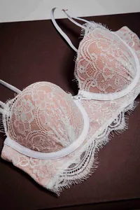 Sutiã Meia Taça em Renda Chantilly com Cristal - imagem 3
