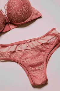 Calcinha Tanga em Renda com Faixa em Cetinete - imagem 2