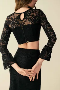Conjunto Renda Preta Elegante: Corset, Cropped Manga Longa e Saia Sereia para Realçar Sua Sofisticação - imagem 2