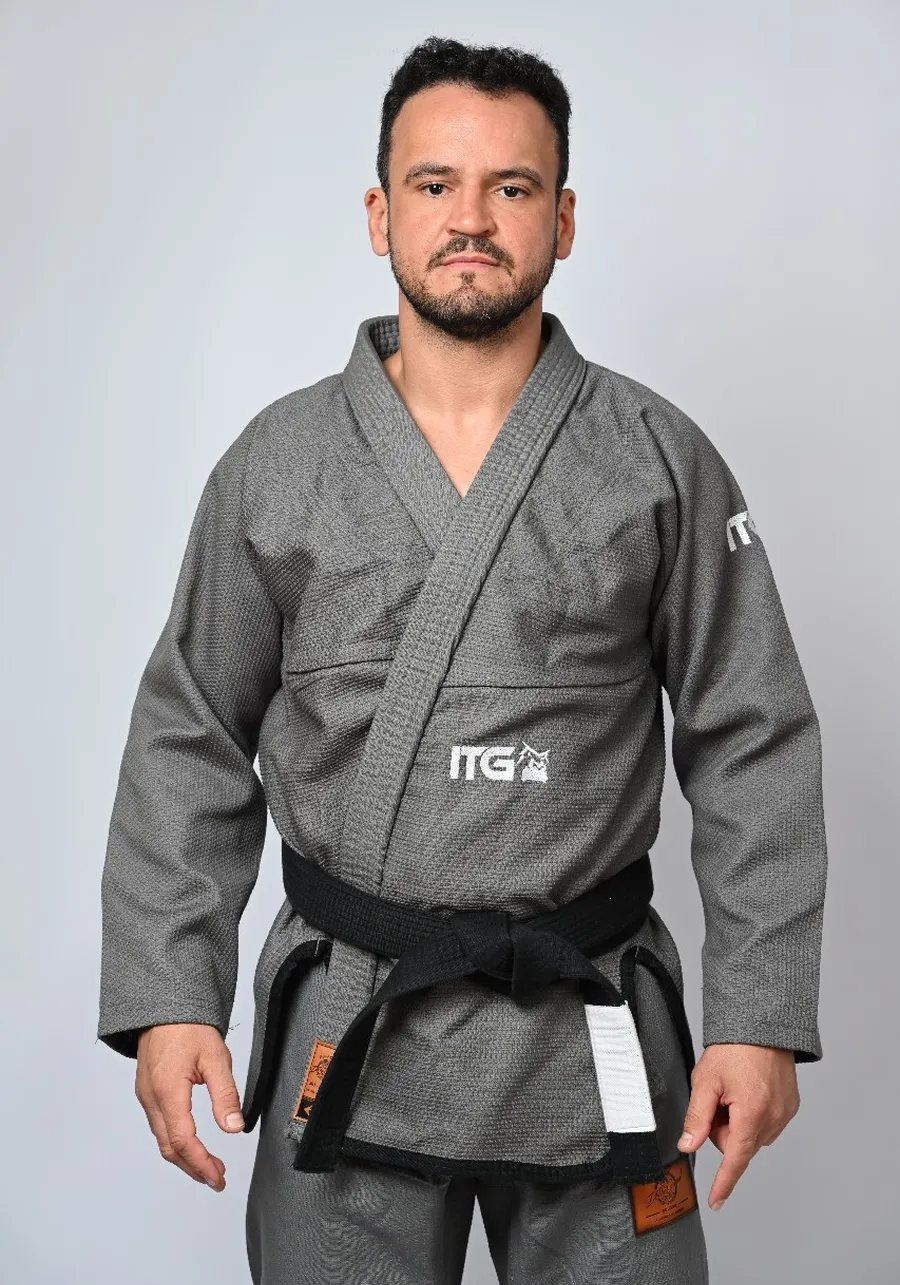 Kimono In The Guard Cinza 