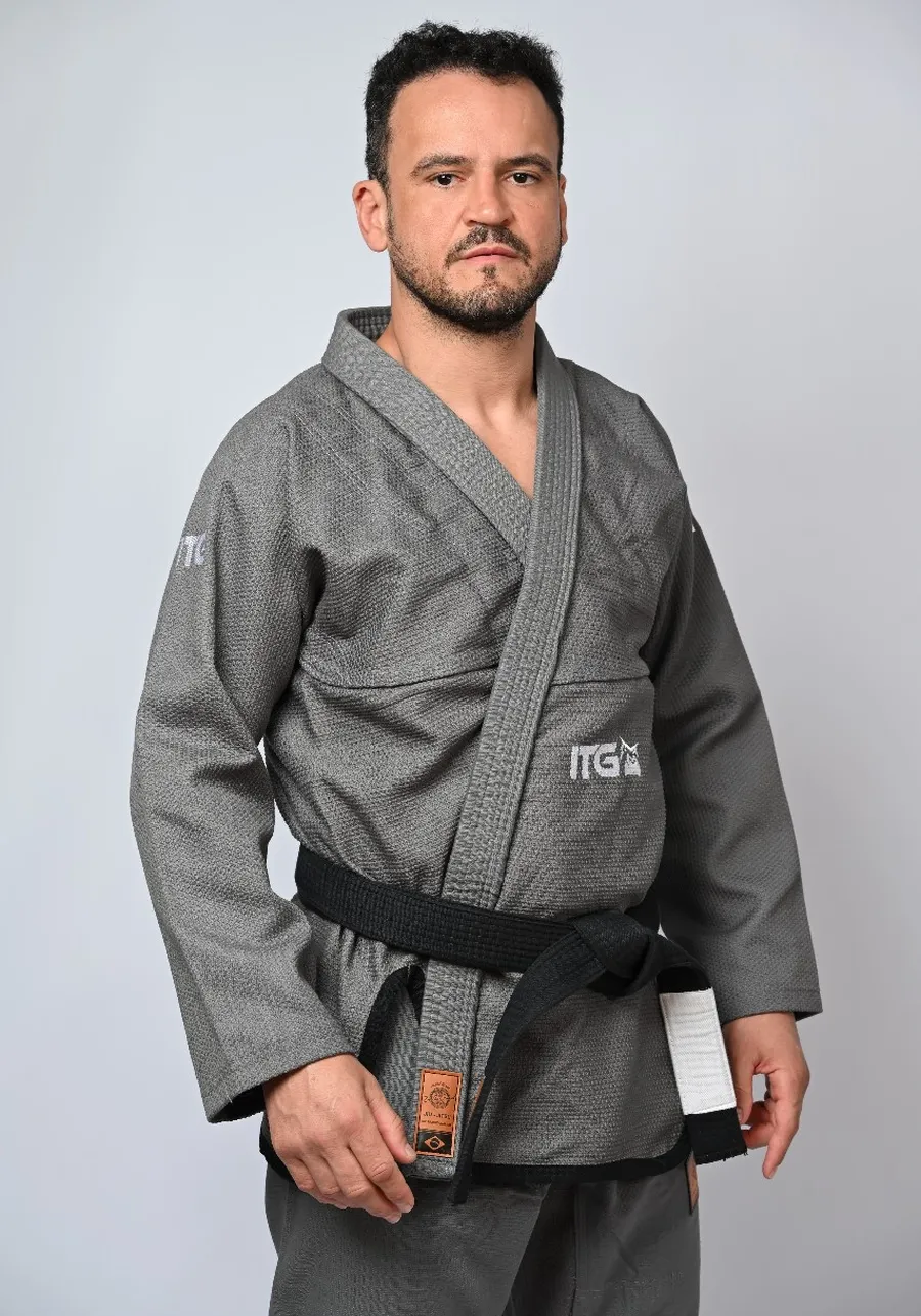 Kimono In The Guard Cinza 