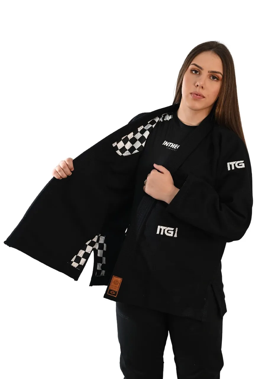 Kimono Feminino In The Guard Xadrez Pro Preto