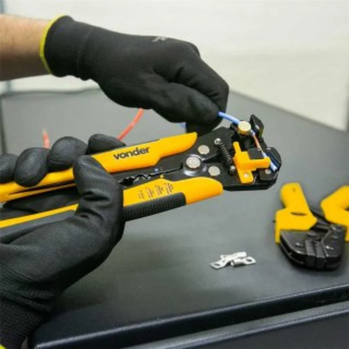 Alicate Desencapador 8", para fios, Isolado, VONDER