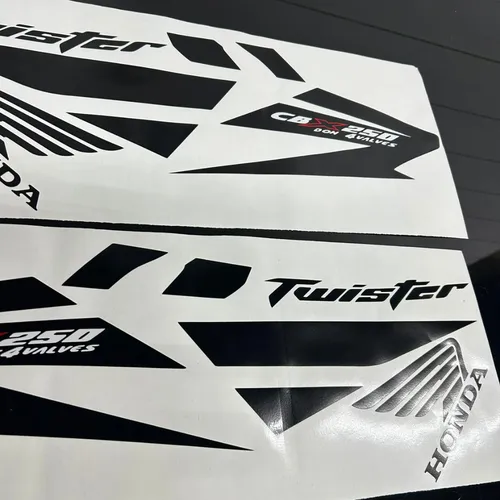 Kit Twister 2008 preto s/ fundo
