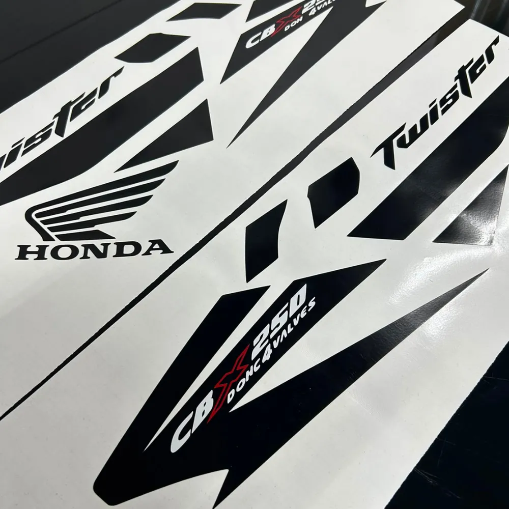 Kit Twister 2008 preto s/ fundo