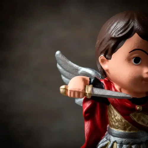 Imagem de São Miguel Arcanjo Infantil de Borracha Inquebrável - 16 cm