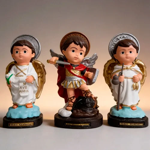Kit Trio de Arcanjos São Miguel São Rafael e São Gabriel Infantil de Borracha Inquebrável - 16 cm