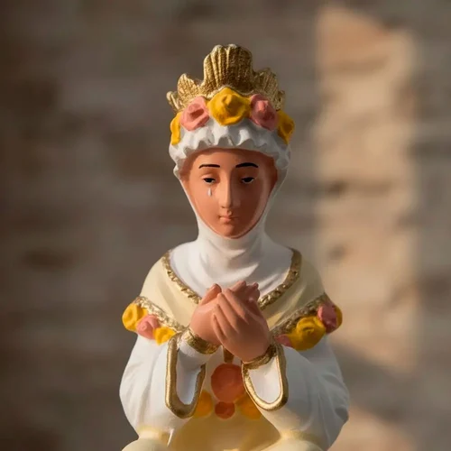 Imagem de Nossa Senhora de La Salete sentada de Borracha Inquebrável - 21 cm