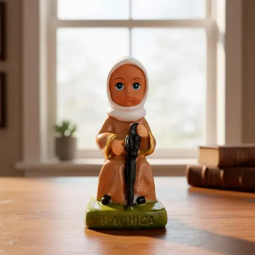 Imagem de Nhá Chica Sentada Infantil de Resina - 8 cm