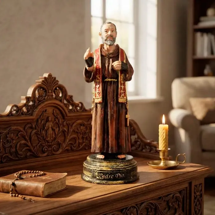 Imagem de São Padre Pio de Resina - 15 cm | Lojinha Uai