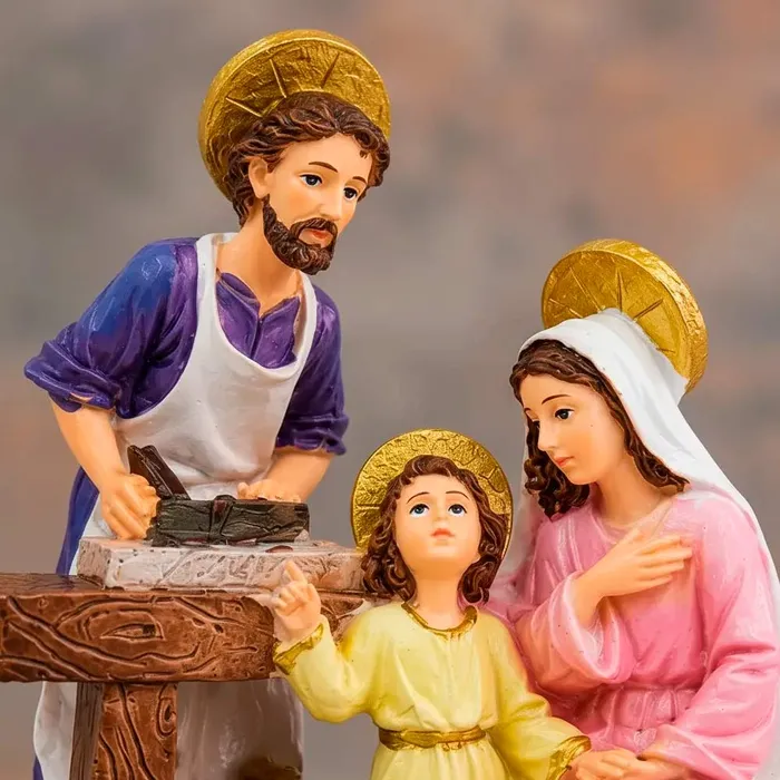 Imagem de São José Carpinteiro com Maria e Menino Jesus de Resina - 13 cm