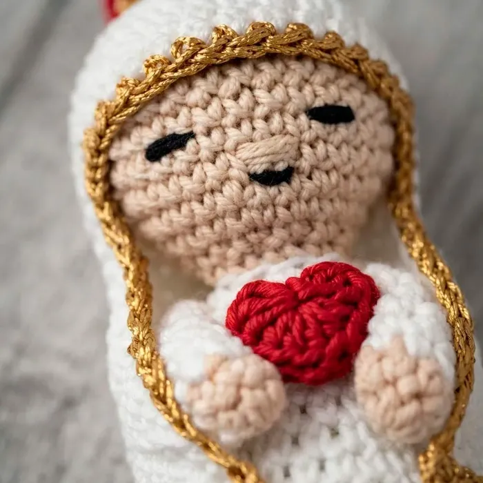 Nossa Senhora de Fátima de Crochê Amigurumi - 10 cm