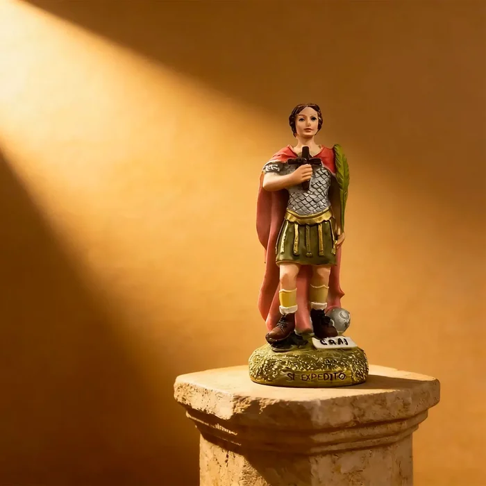 Imagem de Santo Expedito de Resina - 15 cm | Comprar na Lojinha Uai