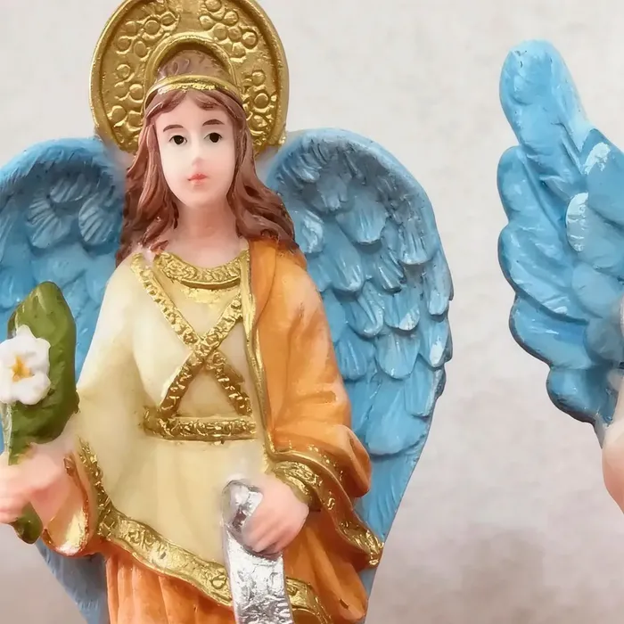 Imagem de São Gabriel Arcanjo de Resina - 9 cm | Comprar na Lojinha Uai