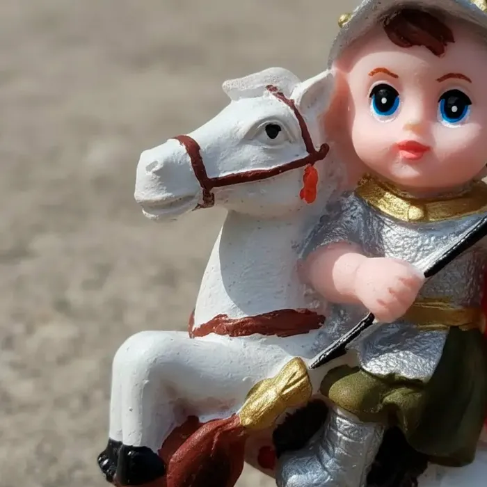 Imagem de São Jorge Infantil de Resina - 8 cm | Comprar na Lojinha Uai