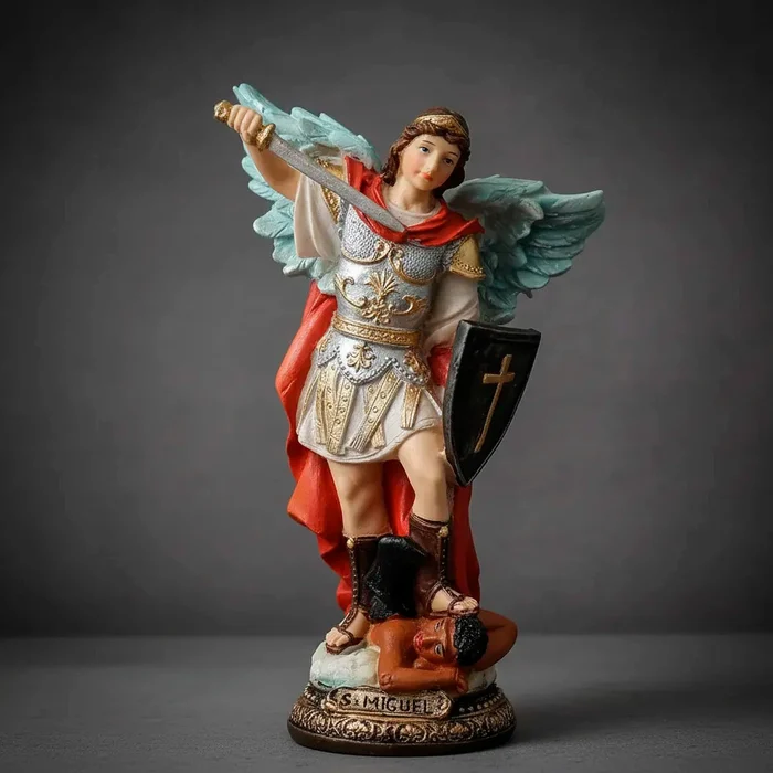 Imagem de São Miguel Arcanjo de Resina - 15 cm - Asas Azuis | Comprar na Lojinha Uai
