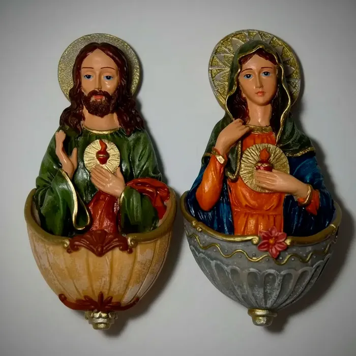 Par de Pia de Água Benta Sagrado Coração de Jesus e Maria de Resina Parede | Lojinha Uai