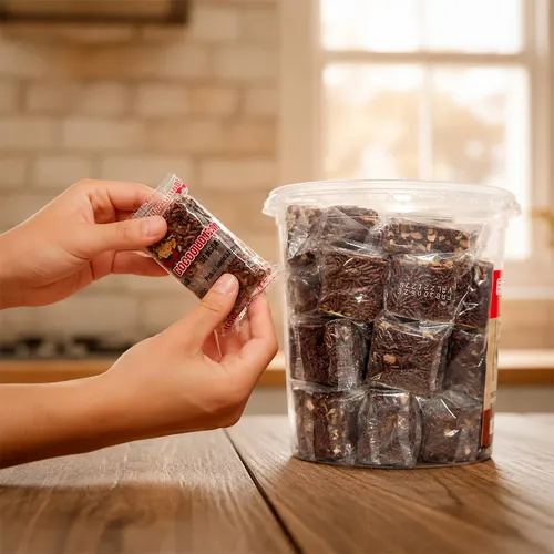 Pé de Moleque com Brigadeiro Chocomoça - Pote 20 Unidades