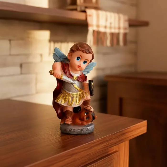 Imagem de São Miguel Arcanjo Infantil de Resina - 8 cm | Comprar na Lojinha Uai