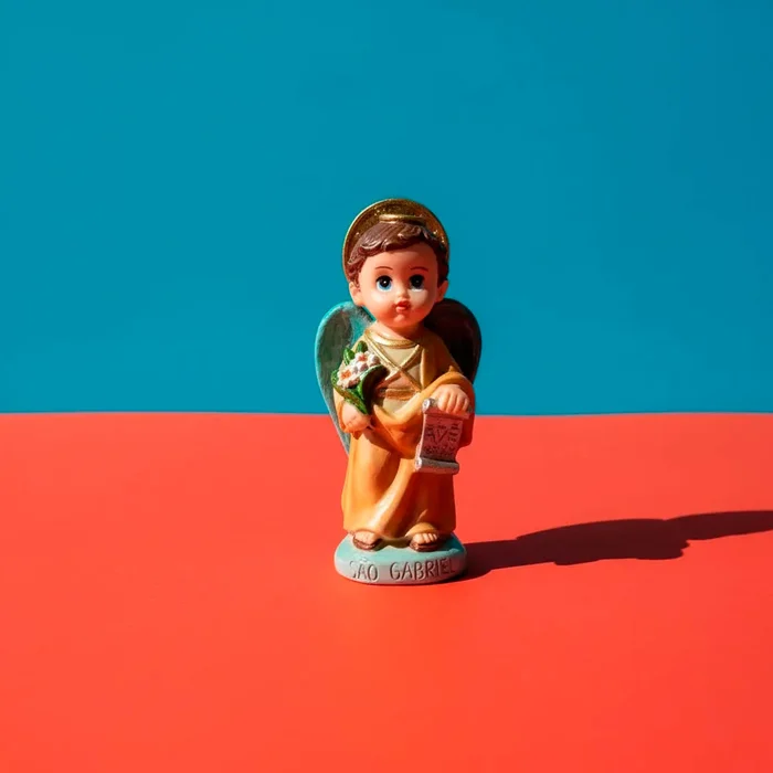 Imagem de São Gabriel Arcanjo Infantil de Resina - 8 cm | Comprar na Lojinha Uai