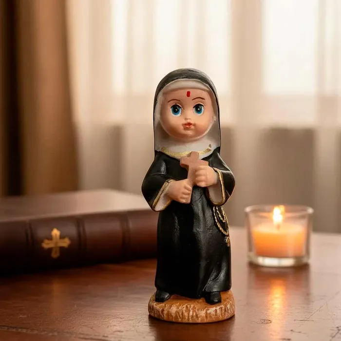Imagem de Santa Rita Infantil de Resina - 8 cm | Comprar na Lojinha Uai