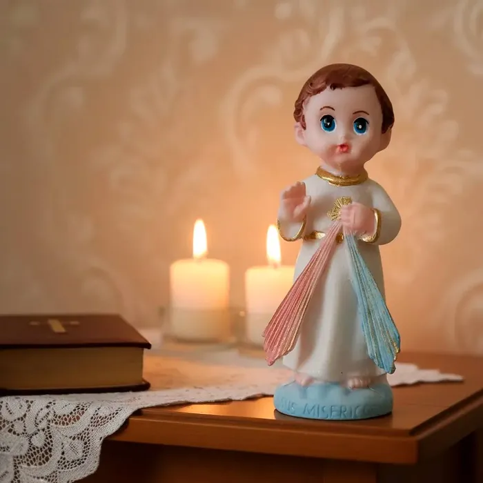 Imagem de Jesus Misericordioso Infantil em Resina - 8 cm | Comprar na Lojinha Uai