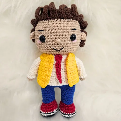 Boneco Amigurumi de Crochê com Topete - 22 cm