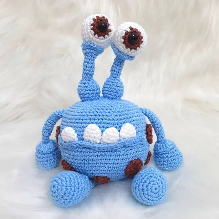Amigurumi de Monstrinho de Crochê - 24 cm | Comprar na Lojinha Uai