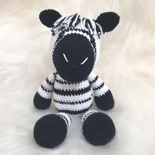 Amigurumi Zebra de Crochê - 26 cm